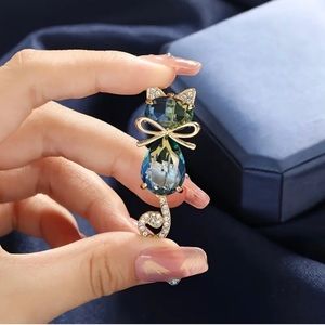 Cat Brooch